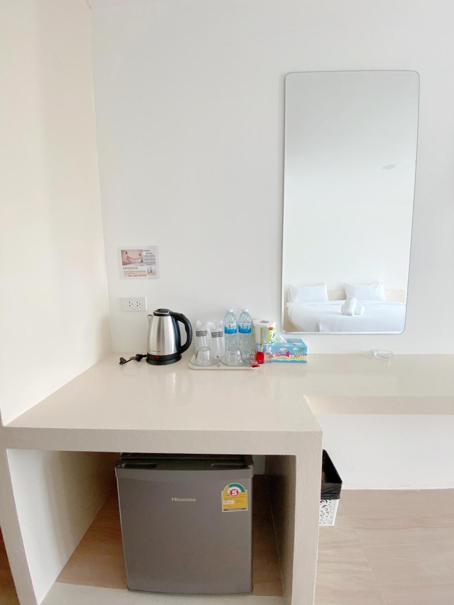 Tanatnan Hotel Ranong Ngoại thất bức ảnh