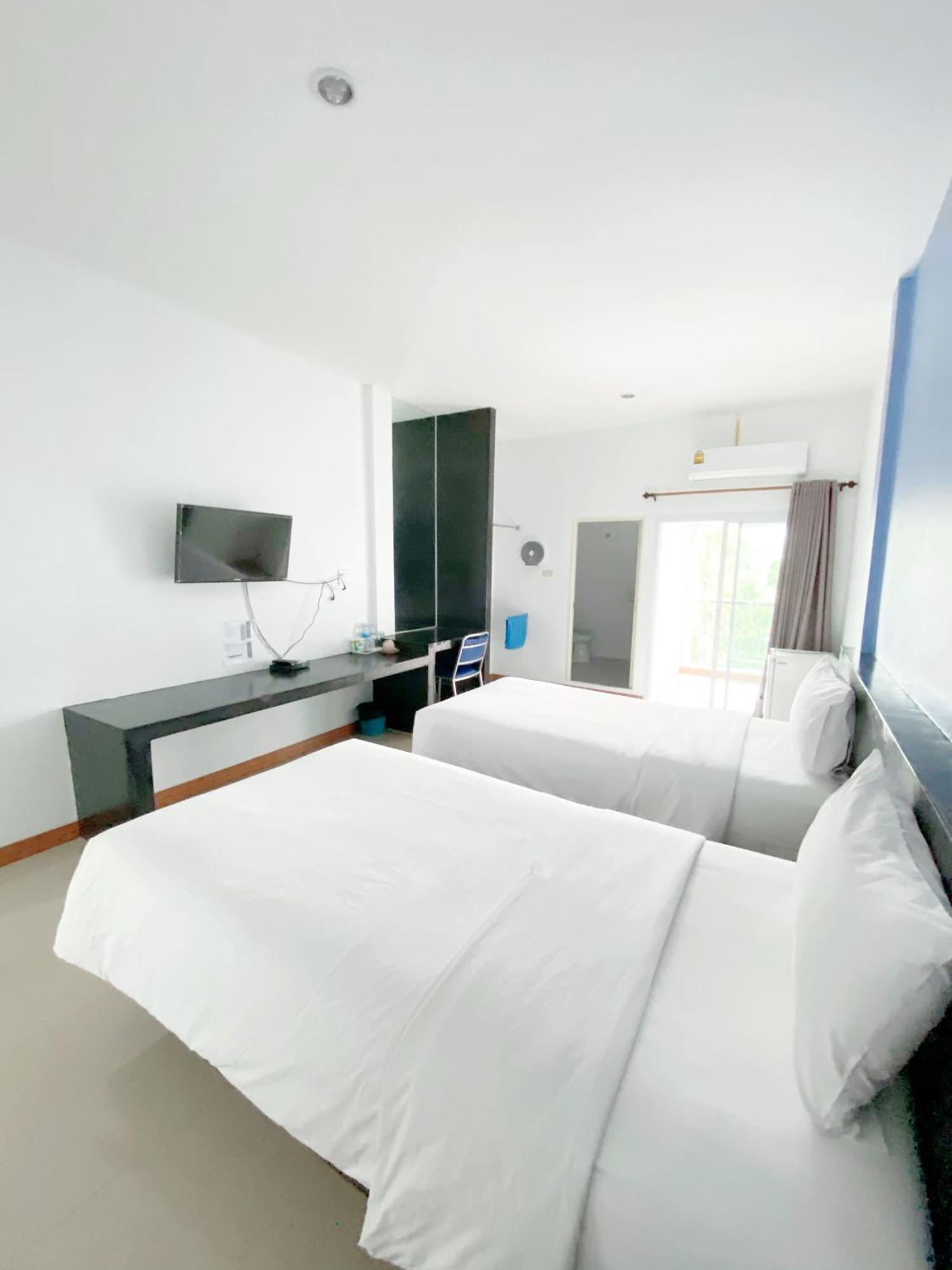 Tanatnan Hotel Ranong Ngoại thất bức ảnh