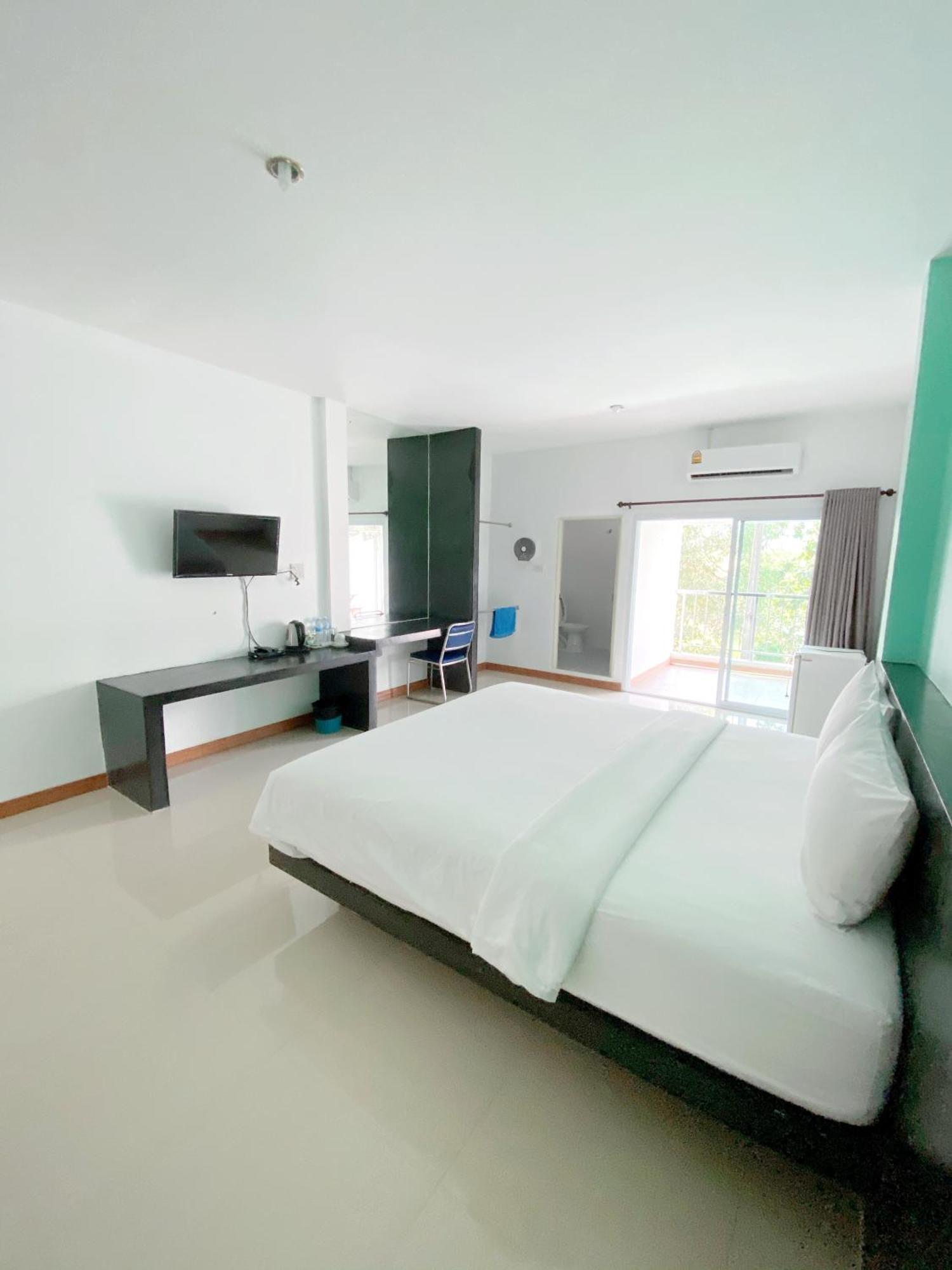 Tanatnan Hotel Ranong Ngoại thất bức ảnh