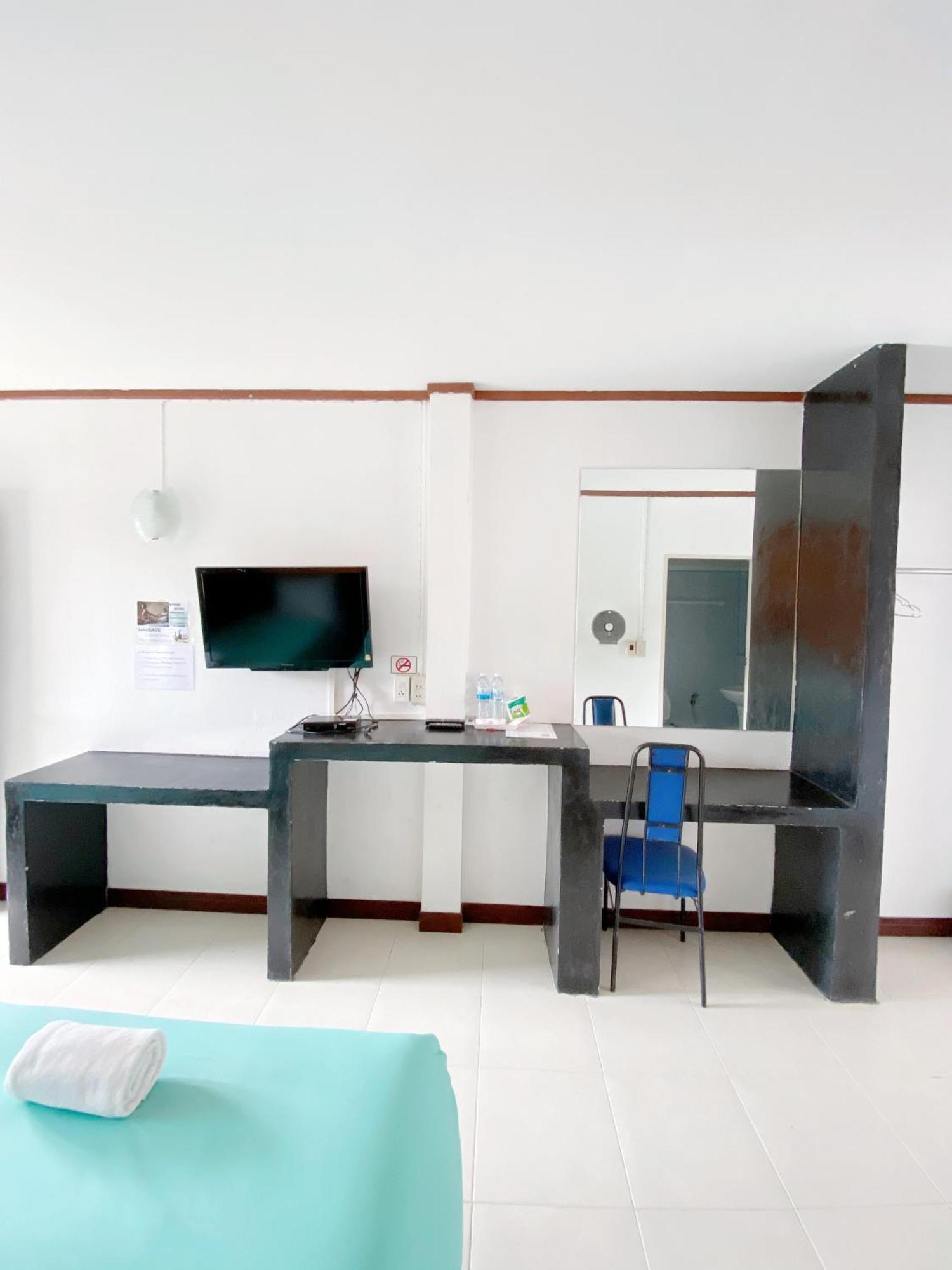 Tanatnan Hotel Ranong Ngoại thất bức ảnh