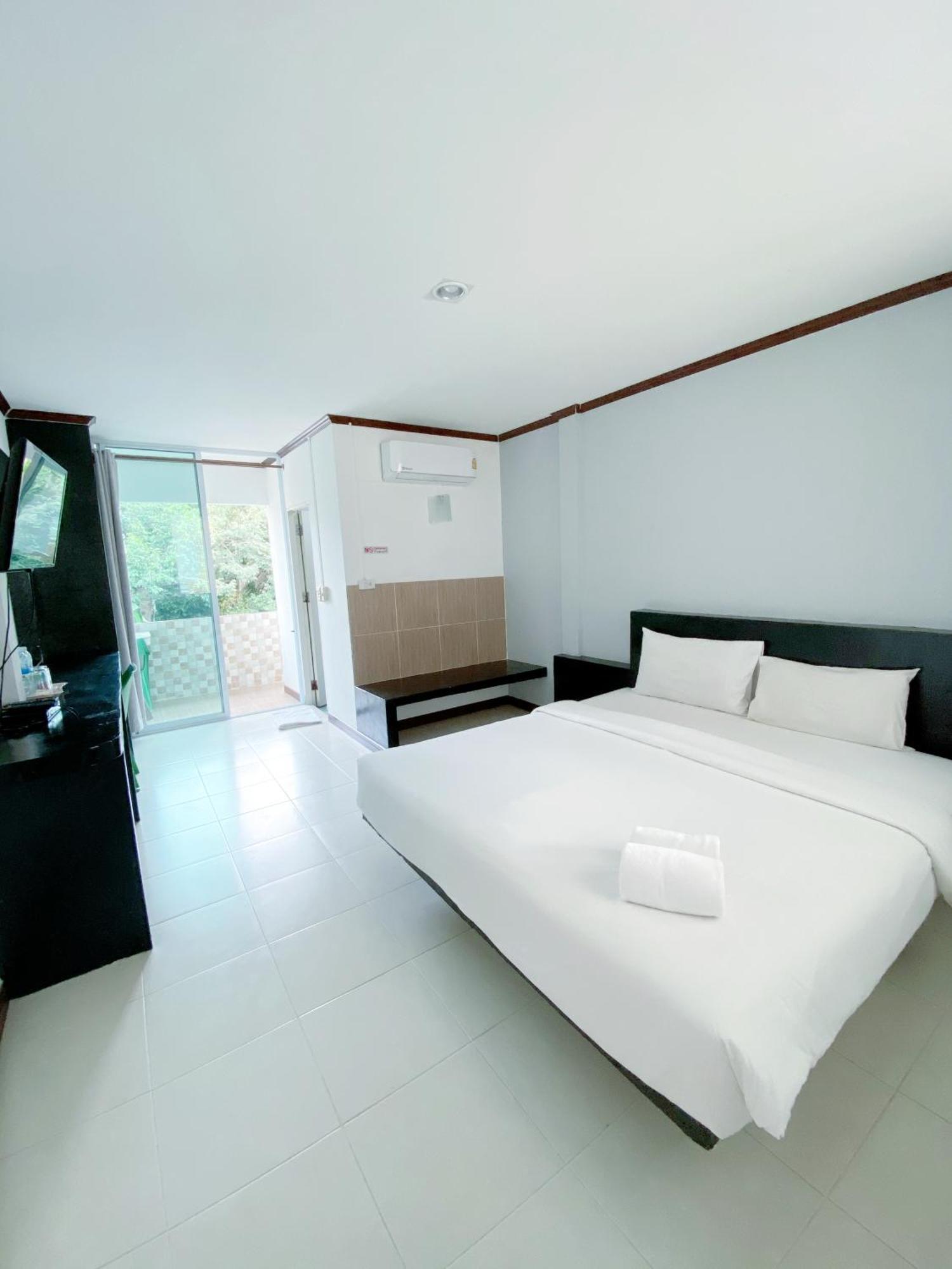 Tanatnan Hotel Ranong Ngoại thất bức ảnh